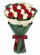 Букет Микс из красных и белых роз в Кузнецово