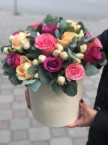 Цветочная композиция из Розы в шляпной коробке в Кузнецово