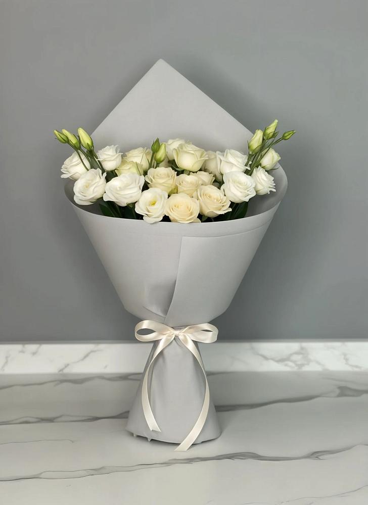 Букет цветов из: Розы и Лизиантусы в Кузнецово