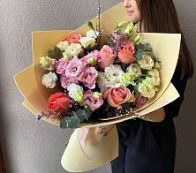 Букет цветов из:  Розы, Лизиантусы и Гвоздики в Кузнецово