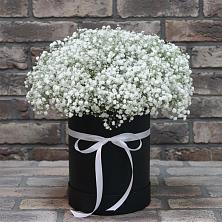 Цветочная композиция из Гипсофила в шляпной коробке в Кузнецово