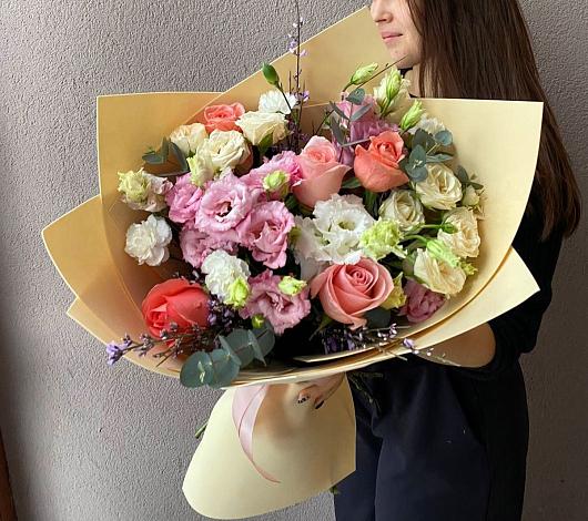Букет цветов из: Розы, Лизиантусы и Гвоздики в Кузнецово