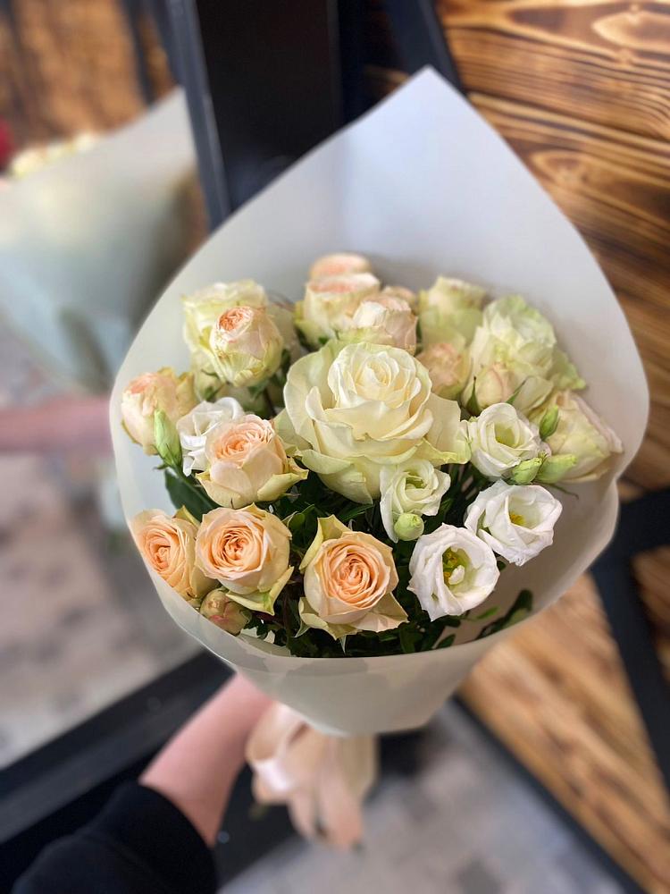 Букет цветов из: Розы и Лизиантусы в Кузнецово